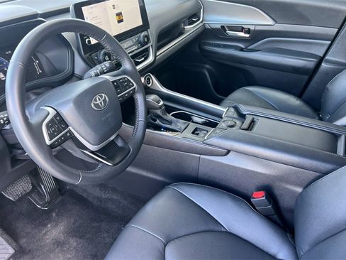 Certified 2025 Toyota Grand Highlander AWD image 12