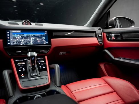 Used 2023 Porsche Cayenne Turbo GT image 40