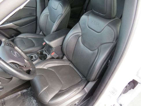 Used 2020 Jeep Cherokee Limited image 35