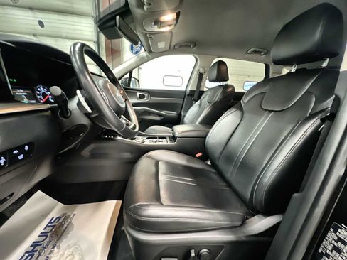 Used 2023 Kia Sorento EX image 13