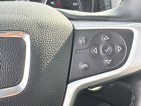 Used 2024 GMC Terrain SLT image 22