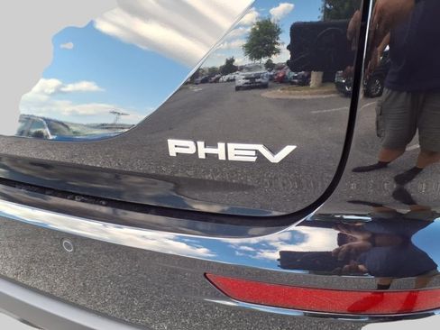 New 2025 Mitsubishi Outlander ES image 8