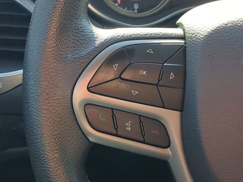 Used 2021 Jeep Cherokee Latitude image 21