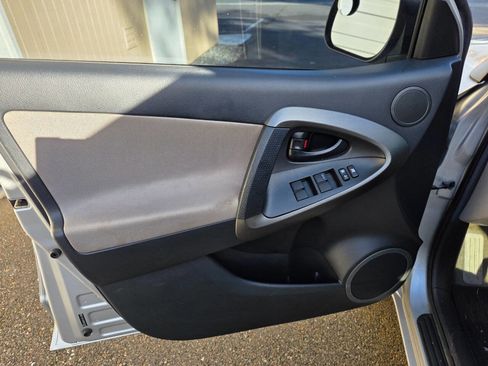 Used 2011 Toyota RAV4 4WD image 15