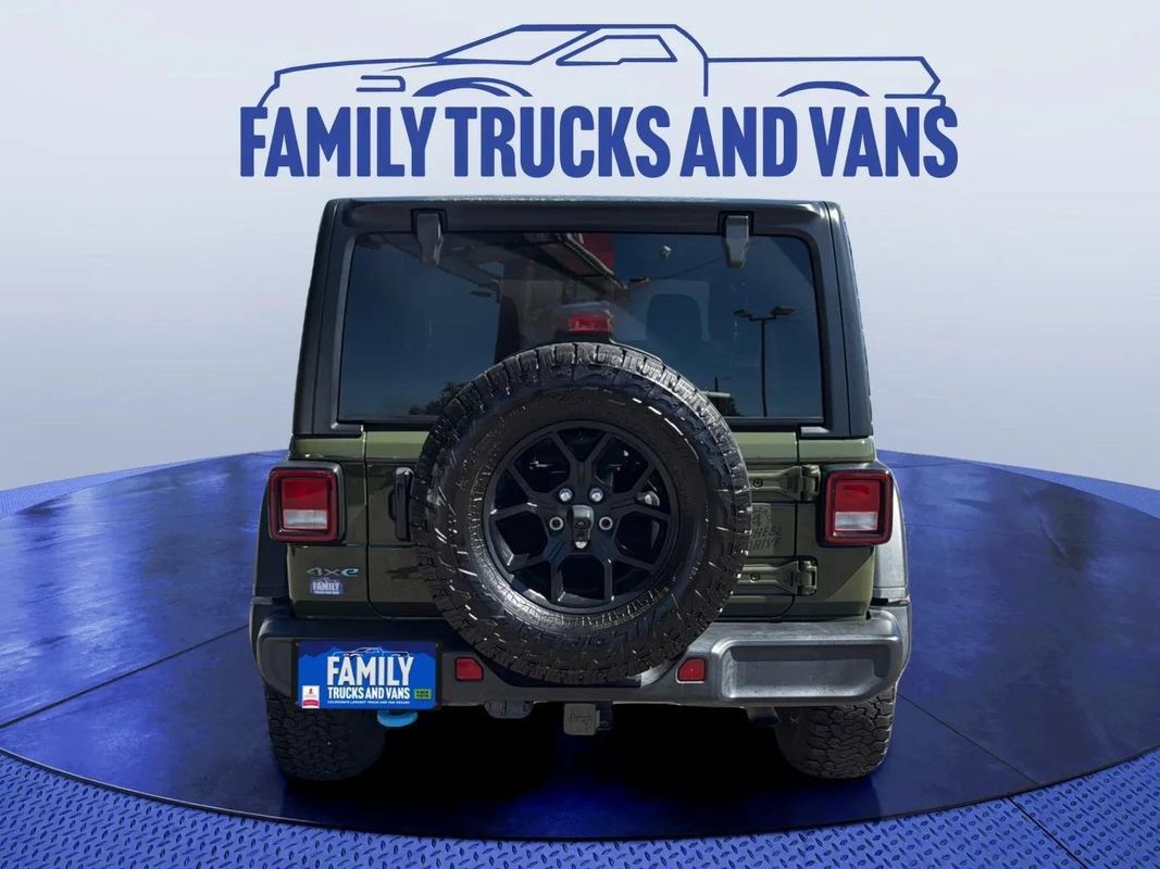 Used 2024 Jeep Wrangler Unlimited AWD/4WD image 3