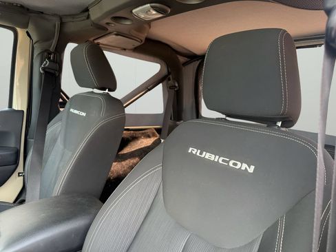 Used 2017 Jeep Wrangler Rubicon w/ Power Convenience Group AWD/4WD image 11