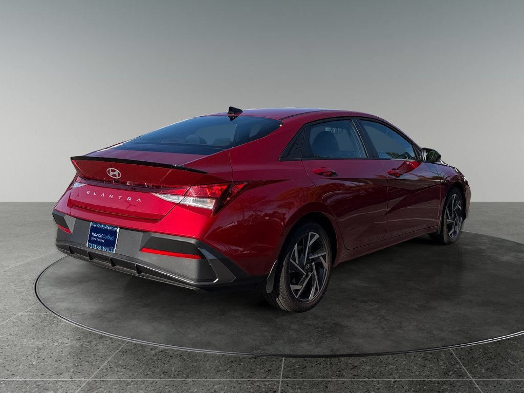 Certified 2025 Hyundai Elantra Sport FWD image 10