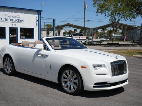 Used 2017 Rolls-Royce Dawn image 17