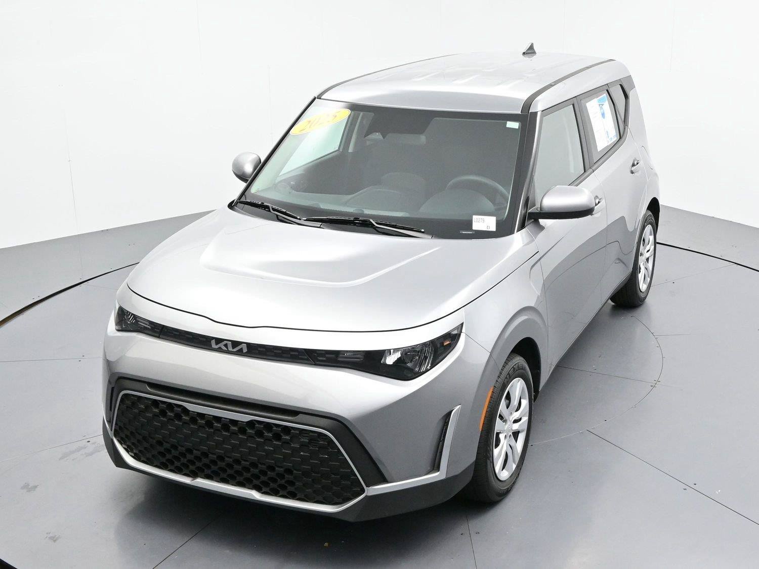 Used 2025 Kia Soul LX FWD image 35