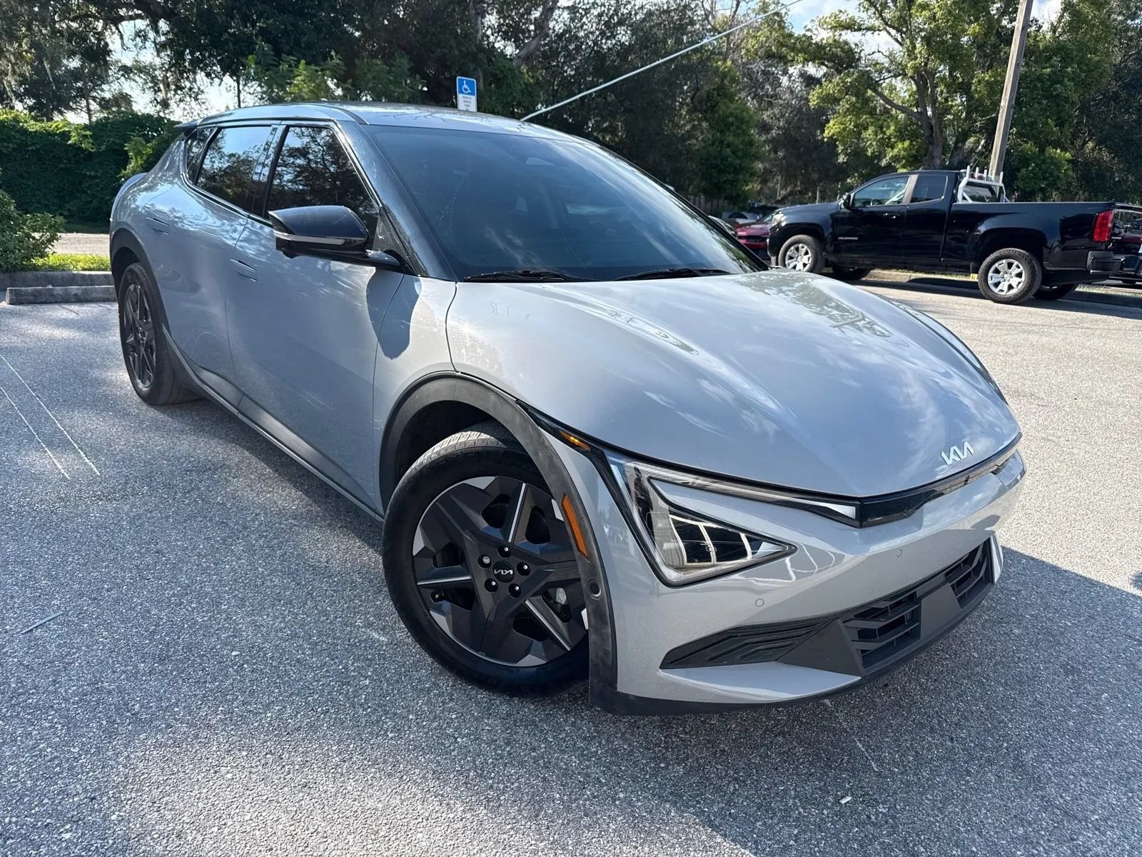 Used 2025 Kia EV6 Light w/ Light LR Technology Package RWD image 5