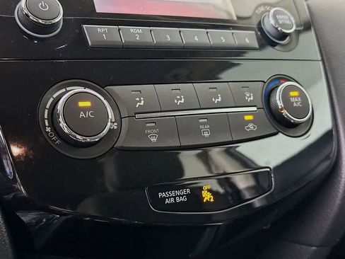 Used 2016 Nissan Rogue S FWD image 18
