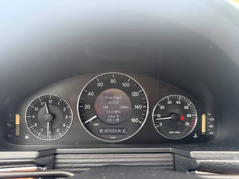Used 2009 Mercedes-Benz E 350 4MATIC Sedan image 18