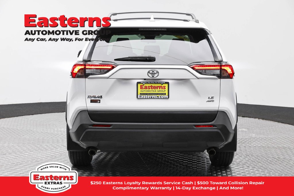Used 2021 Toyota RAV4 LE AWD/4WD image 7
