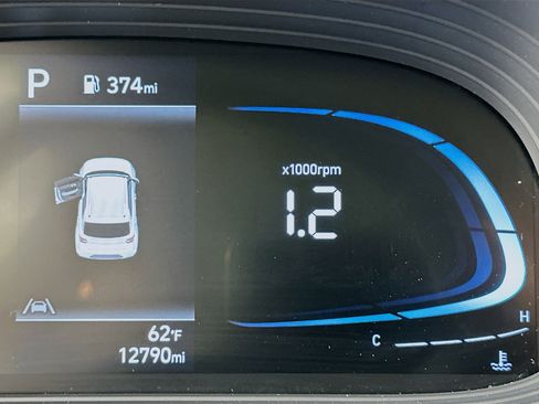 Used 2025 Hyundai Venue SEL image 19