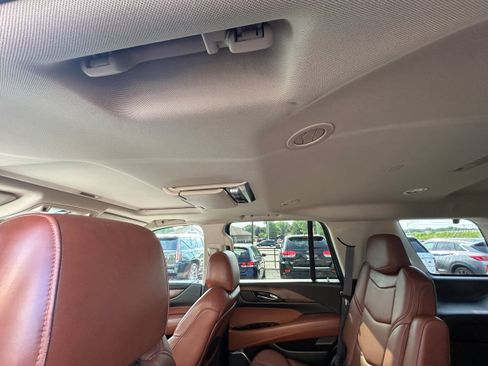 Used 2016 Cadillac Escalade Premium AWD/4WD image 8