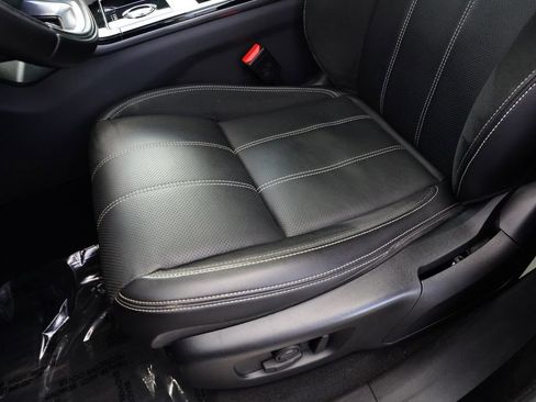 Used 2020 Land Rover Range Rover Velar R-Dynamic S image 18