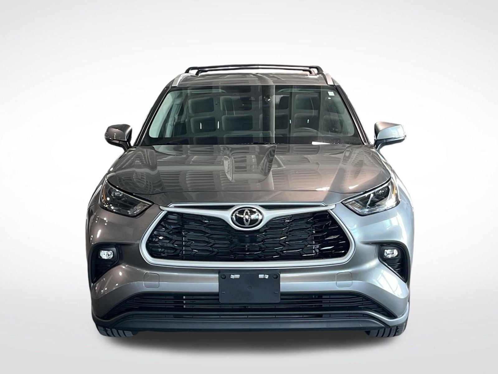 Used 2025 Toyota Highlander XLE FWD image 3