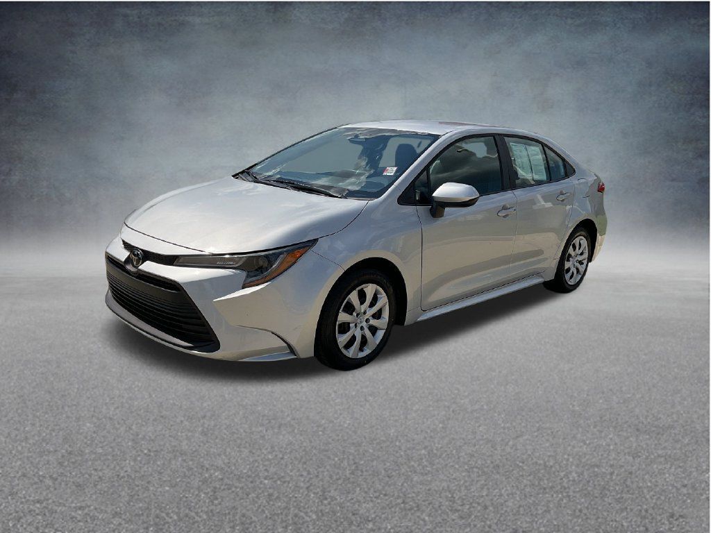 Used 2025 Toyota Corolla LE FWD image 3