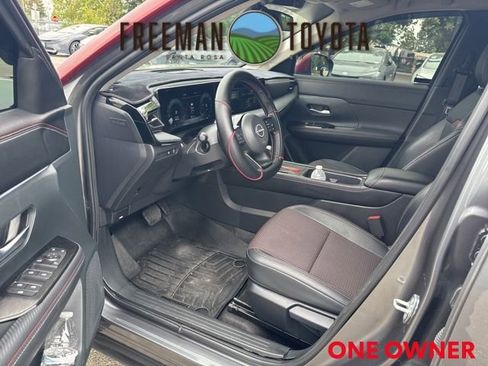 Used 2025 Nissan Kicks SR FWD image 7