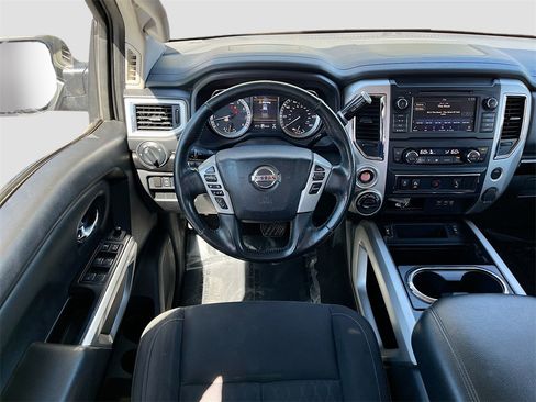 Used 2019 Nissan Titan SV w/ SV Convenience Package image 22