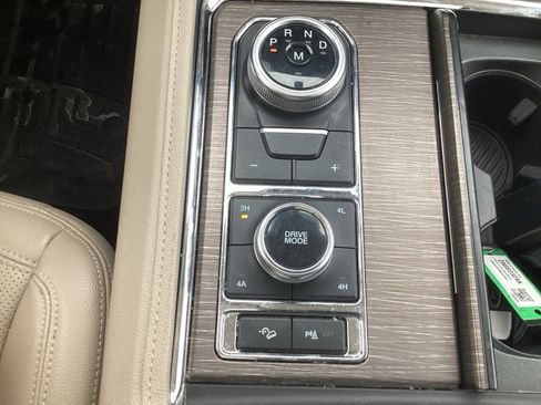 Used 2022 Ford Expedition Limited image 23