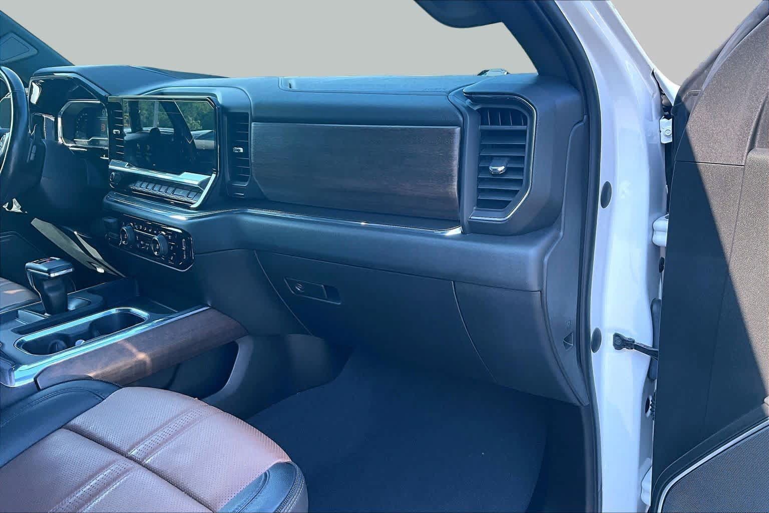 Used 2023 Chevrolet Silverado 1500 High Country w/ High Country Premium Package AWD/4WD image 18