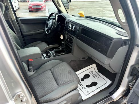Used 2007 Jeep Commander Sport image 12