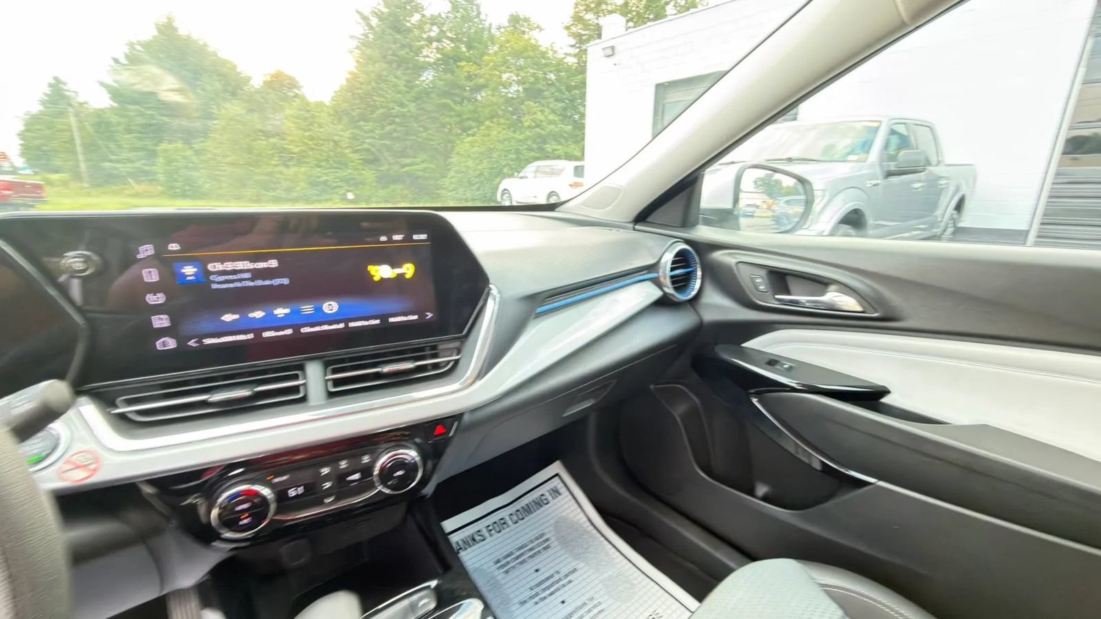 Used 2025 Chevrolet Trax LT FWD image 22