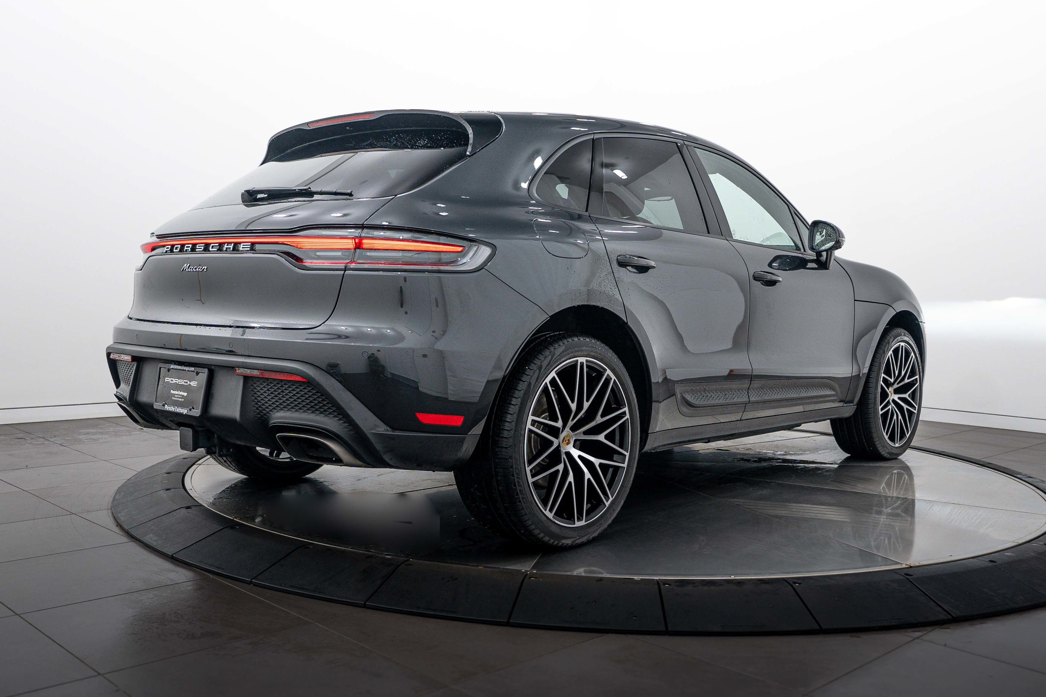 Certified 2026 Porsche Macan AWD/4WD image 7
