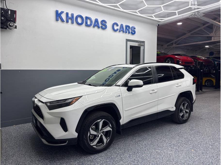 Used 2022 Toyota RAV4 SE w/ Weather & Moonroof Package AWD/4WD image 2