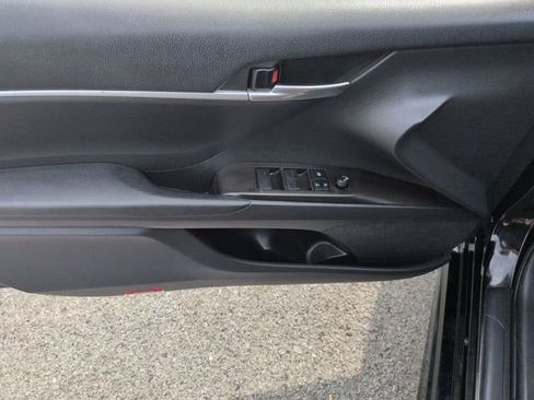 Used 2022 Toyota Camry SE FWD image 12