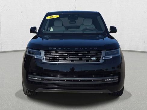 Used 2025 Land Rover Range Rover SE AWD/4WD image 2