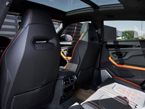 Used 2025 Lamborghini Urus SE image 41