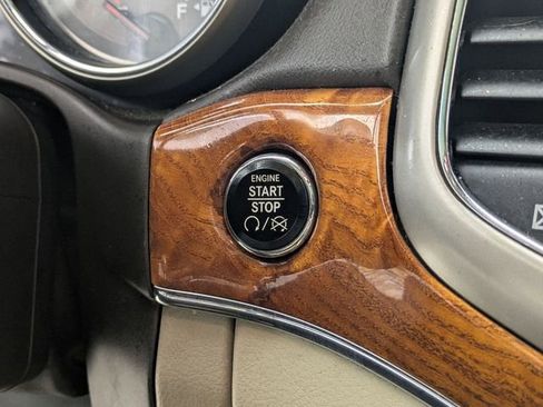 Used 2011 Jeep Grand Cherokee Overland image 21