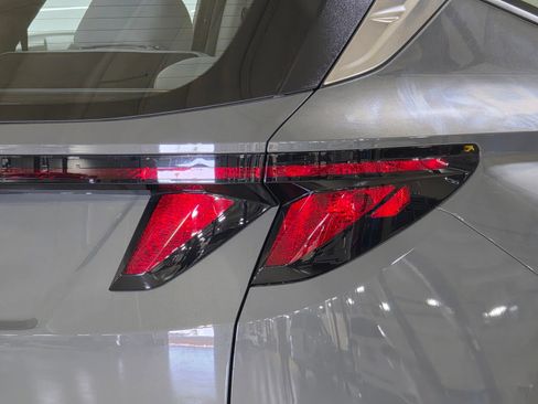 Certified 2025 Hyundai Tucson SE FWD image 12