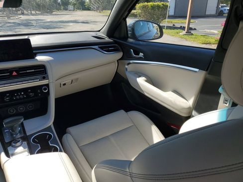 Used 2025 Genesis G70 2.5T image 23