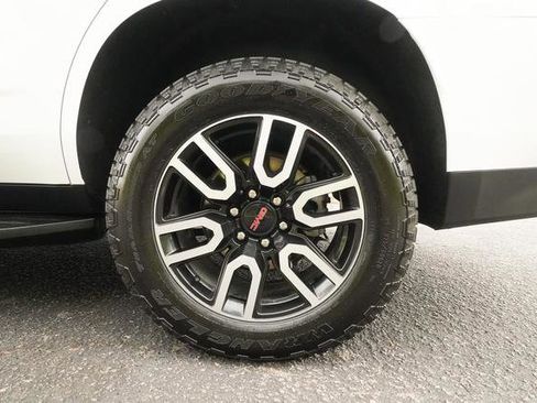Used 2023 GMC Yukon AT4 AWD/4WD image 46