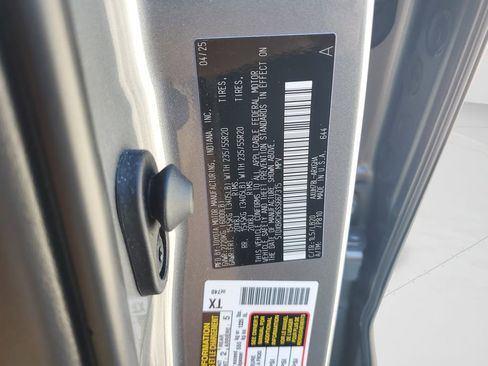 Used 2025 Toyota Highlander Limited image 37