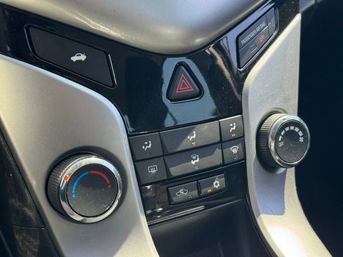 Used 2016 Chevrolet Cruze LT image 12