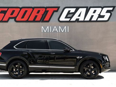 Used 2018 Bentley Bentayga image 6