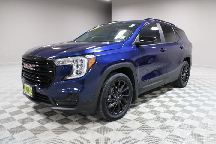 Used 2023 GMC Terrain SLE w/ Elevation Edition AWD/4WD image 6