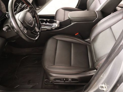 Used 2026 Chevrolet Trax RS w/ Sunroof Package FWD image 11