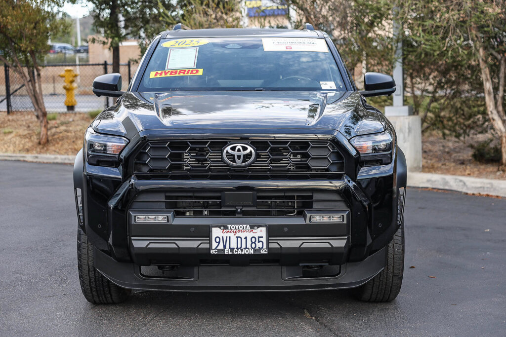 Certified 2025 Toyota 4Runner TRD Off-Road Premium AWD/4WD image 21