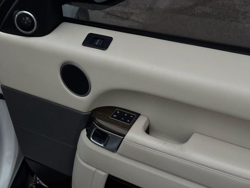 Used 2017 Land Rover Range Rover Sport HSE AWD/4WD image 25