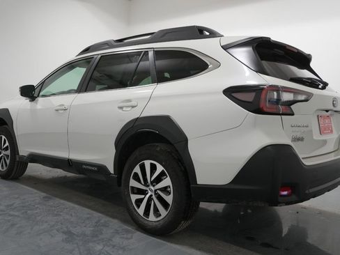 Used 2025 Subaru Outback Premium image 8