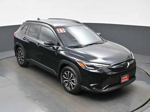 Used 2025 Toyota Corolla Cross AWD Hybrid w/ Moonroof Package image 35