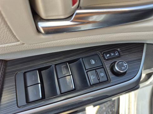 Used 2022 Toyota Sienna Platinum AWD/4WD image 13