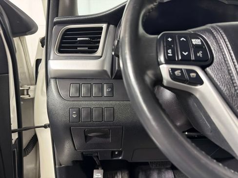 Used 2015 Toyota Highlander Plus FWD image 14