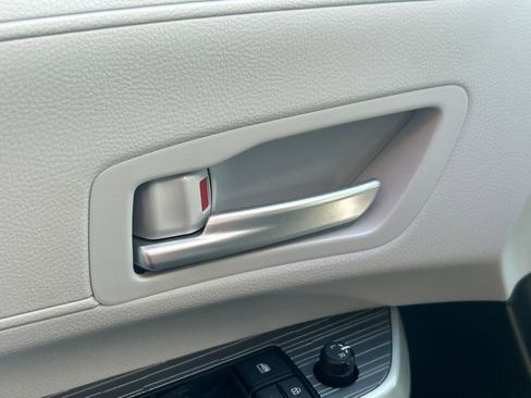New 2026 Toyota Sienna XLE FWD image 9