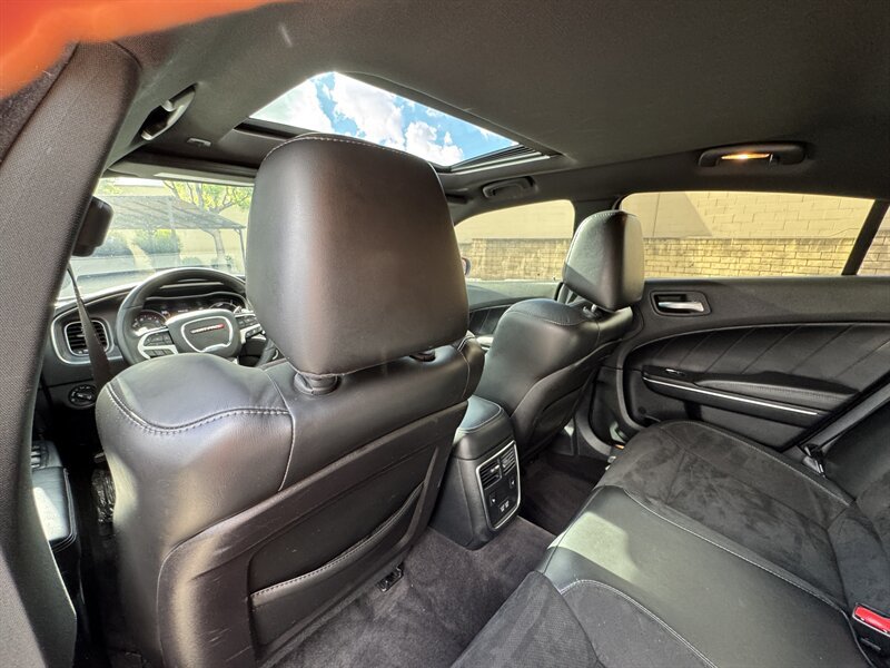 Used 2018 Dodge Charger R/T Scat Pack w/ Dynamics Package RWD image 33